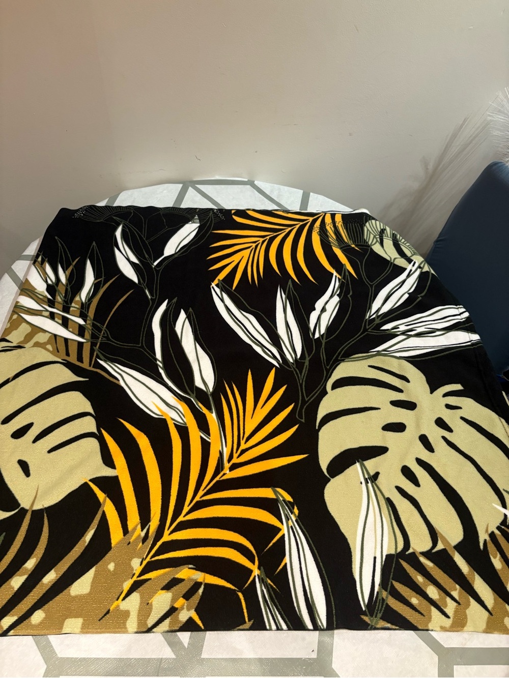 3/15$ Black Tropical Print towel - Yellow & Olive - Picture 2 of 4